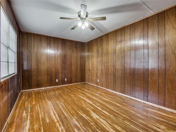 4th image of 1717 Garden Oaks Dr
