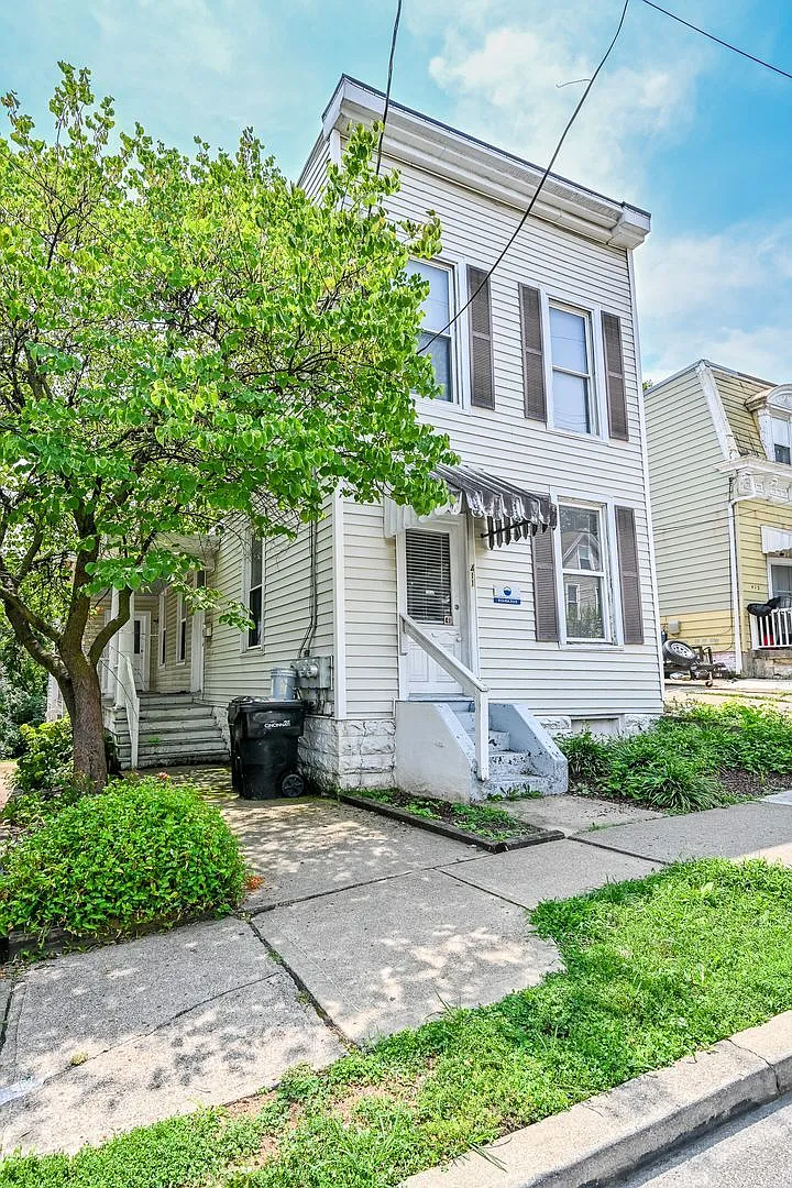 4 bed, 2.0 bath, 2080 sqft, $3,295 — Photo 1