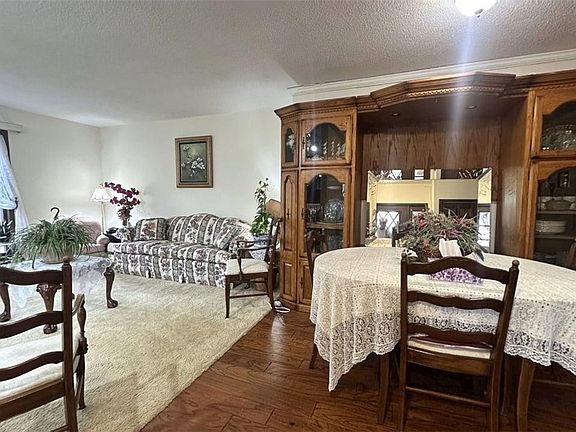 4th image of 425 Wilkin Ave