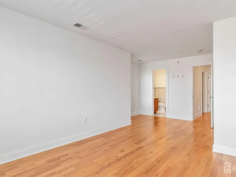 112 N Broadway St #C — Photo 26