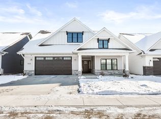 505 Vintage Ln, Pella, IA 50219