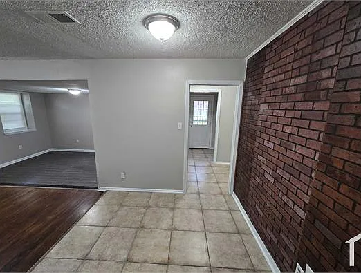 3906 Hammett Dr — Photo 2