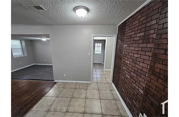 Building Photo - 3906 Hammett Dr