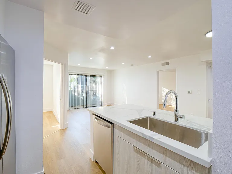 1806 North Berendo Street — Photo 20