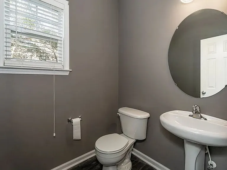 546 Elm Ave — Photo 11
