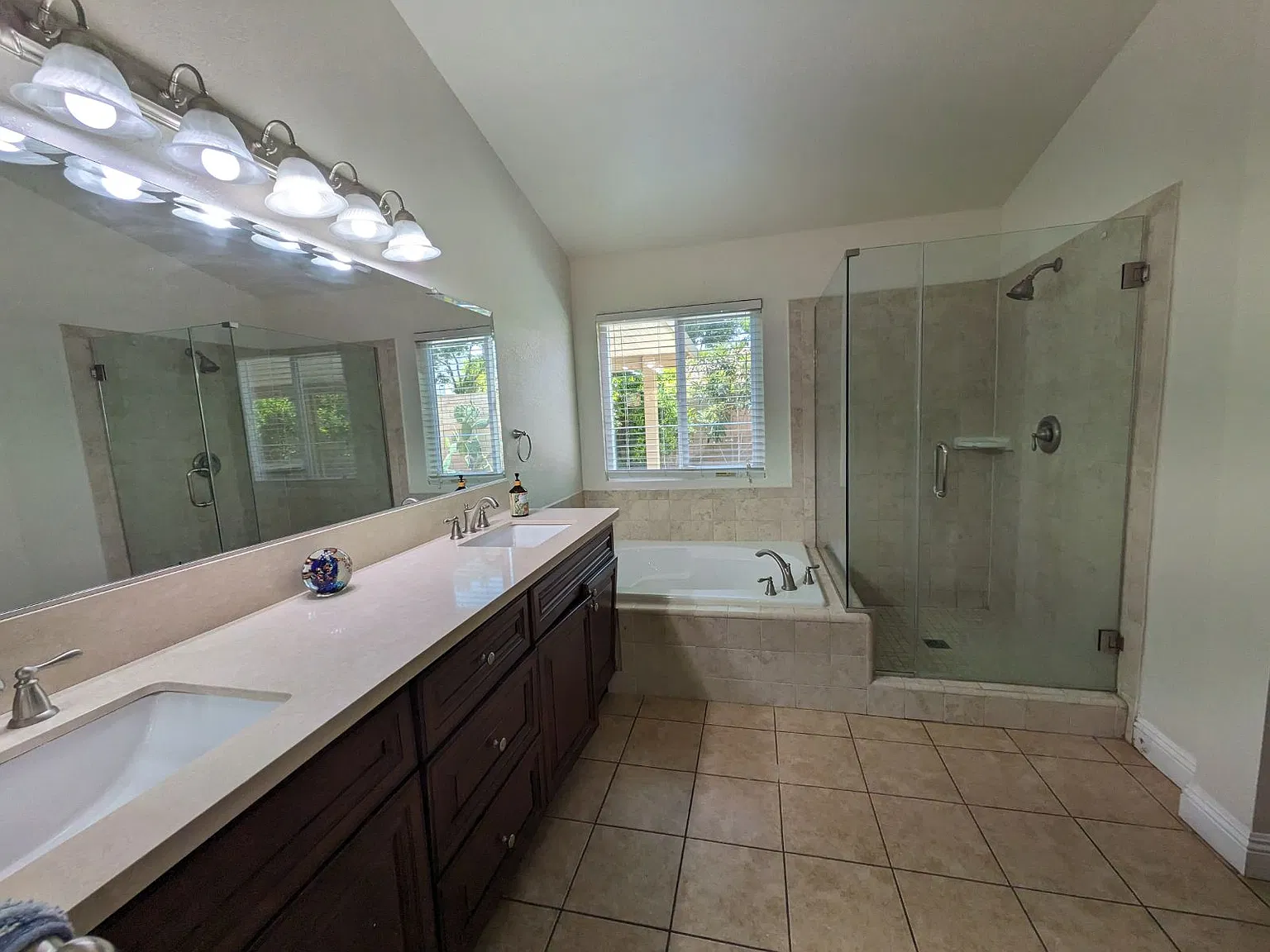 4 bed, 1827 sqft, $3,500 — Photo 3