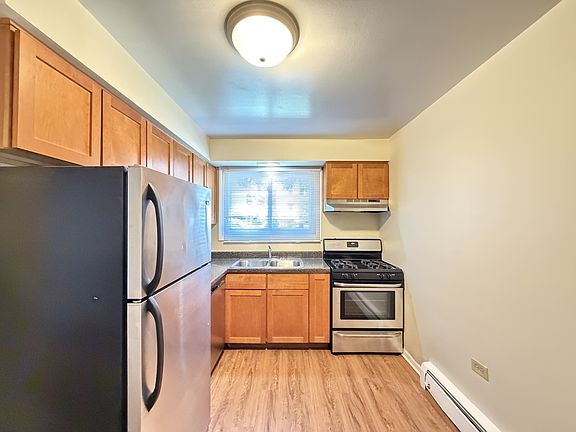2nd image of 810 Seward St #201