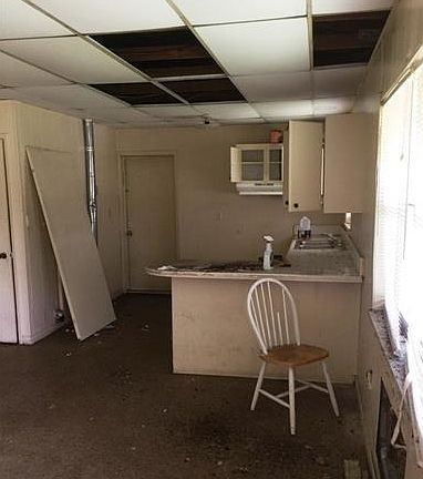 5th image of 523 W Haiti Ave