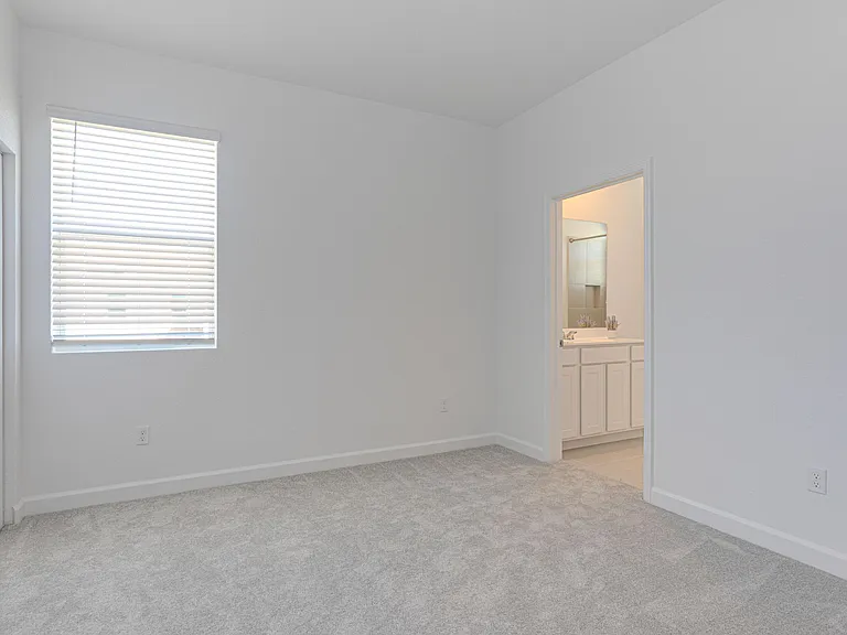 503 SE Rivergrass St — Photo 40