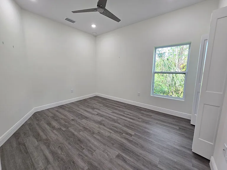 4966 Andrew Ave — Photo 16