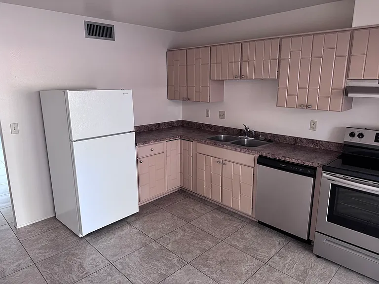 3240-3242 E Monte Vista Dr #3240 — Photo 6