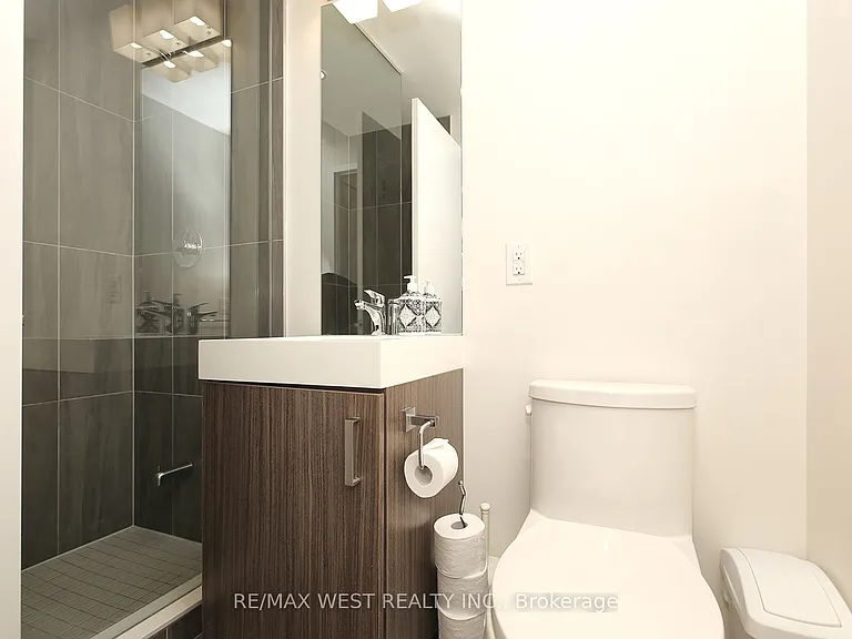 17 Dundonald St #309 — Photo 14