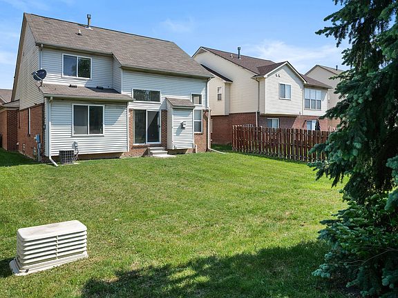 4th image of 29885 Lacy Dr