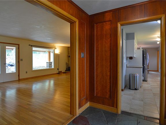 5th image of 102 Green Ln