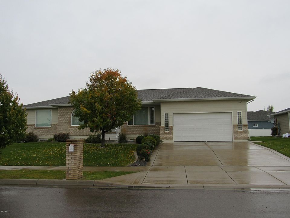 2nd image of 3904 4th St NE