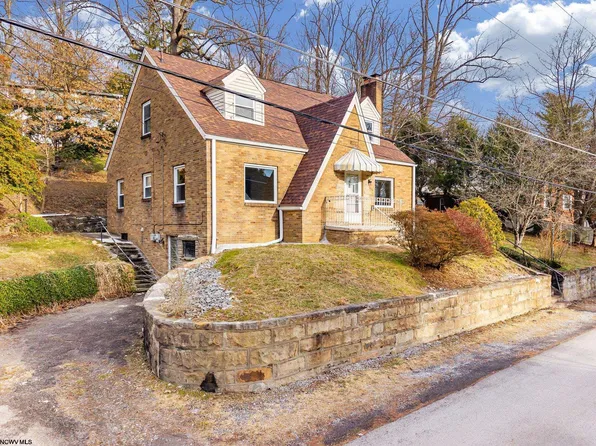 1231 College Park, Fairmont, WV 26554