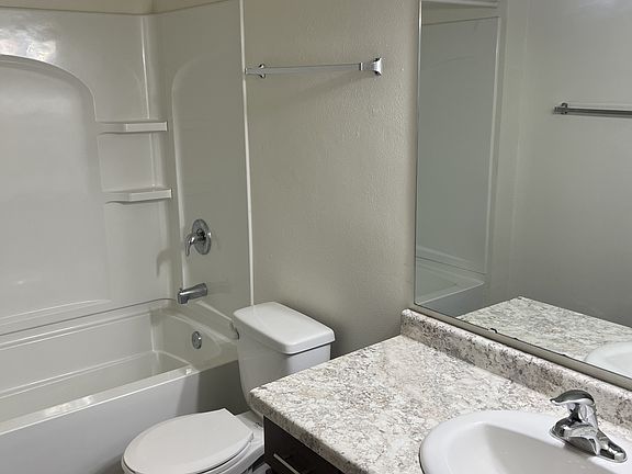 4th image of 1544 E Gateway Cir S #104
