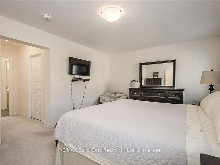 48 Pointer St — Photo 35