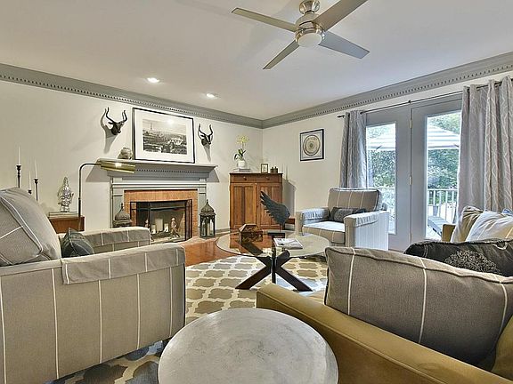 5th image of 1409 Queensbridge Dr