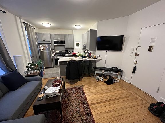2nd image of 2346 29th St APT 1F