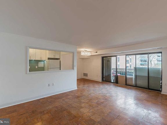 2nd image of 6139 Leesburg Pike APT 304