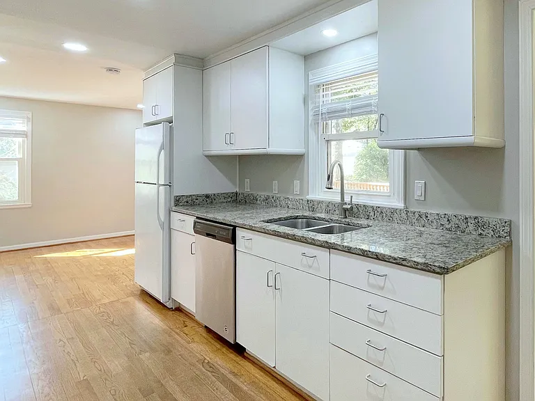 7318 Rosewood St — Photo 12