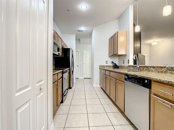 5th image of 1523 Priory Cir