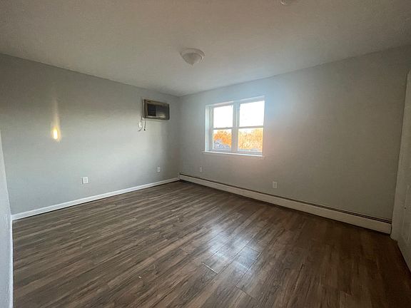 4th image of 180 Princeton Ave #2E