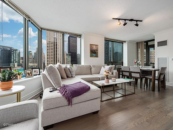 4th image of 400 N La Salle Dr APT 1702
