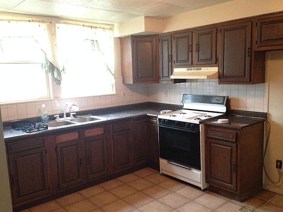 5th image of 139 Royal Ave Lowr #