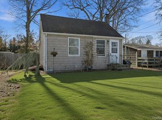 36 Woodlawn Avenue, Selden, NY 11784