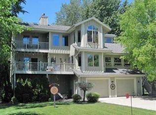 7156 N Tichigan Rd, Waterford, WI 53185