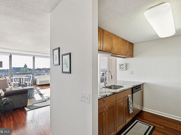 3rd image of 241 S 6th St APT 711A