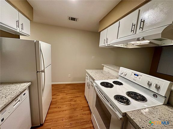 3rd image of 1409 N Bishop St APT 7