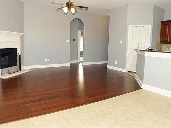 3rd image of 912 Baldcypress Dr
