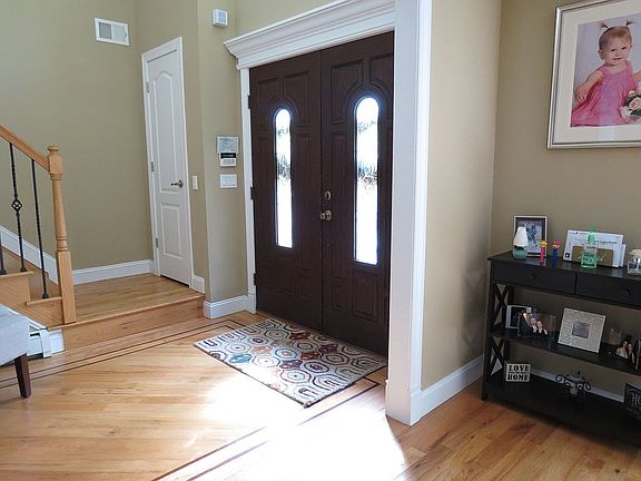 3rd image of 234 Ionia Ave