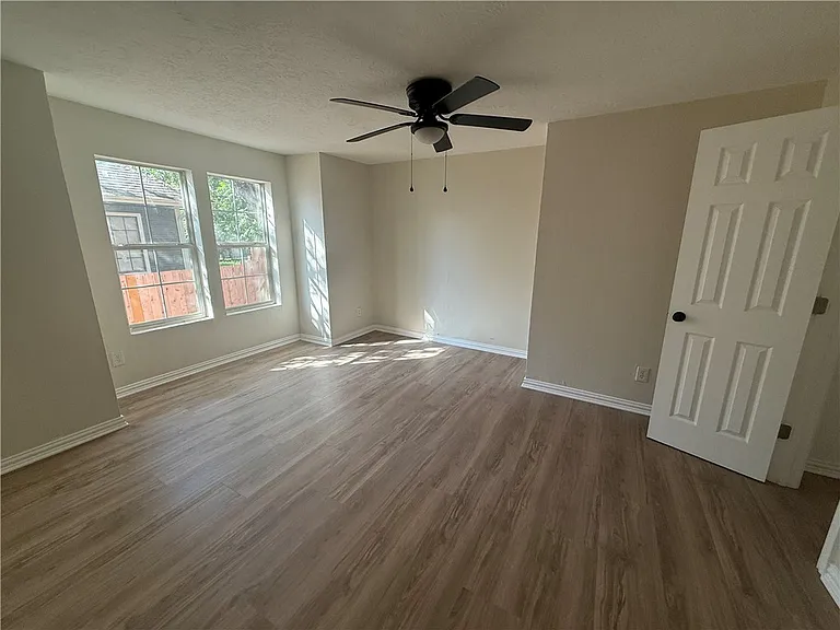 1613 Robeson St — Photo 6