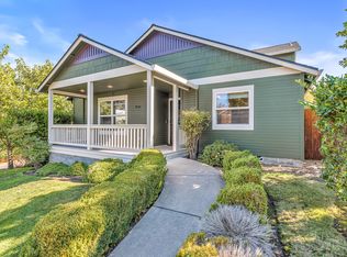 340 Hemlock Ln, Ashland, OR 97520