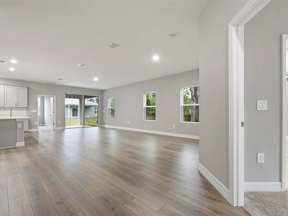 4th image of 750 Valencia Ave