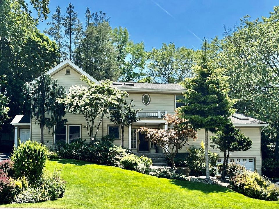 1st image of 8 Briarfield Drive