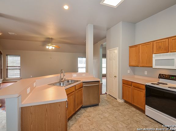 3rd image of 8606 Branch Hollow Dr