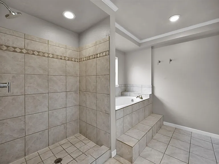 100 Harbour Town Dr — Photo 12