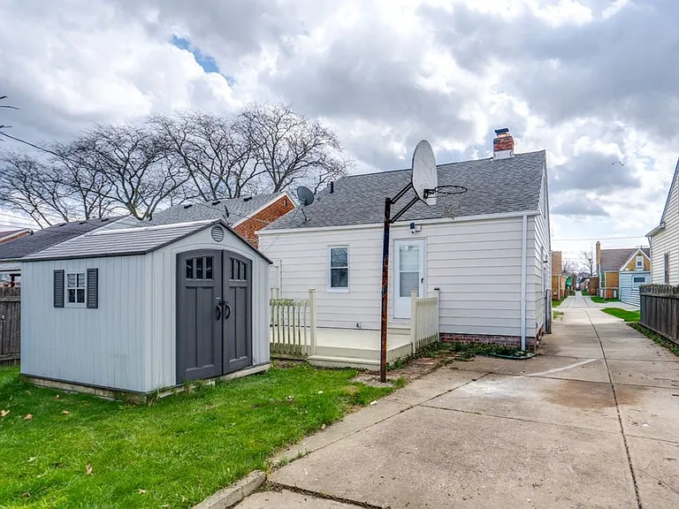 8514 Deerfield Dr — Photo 30