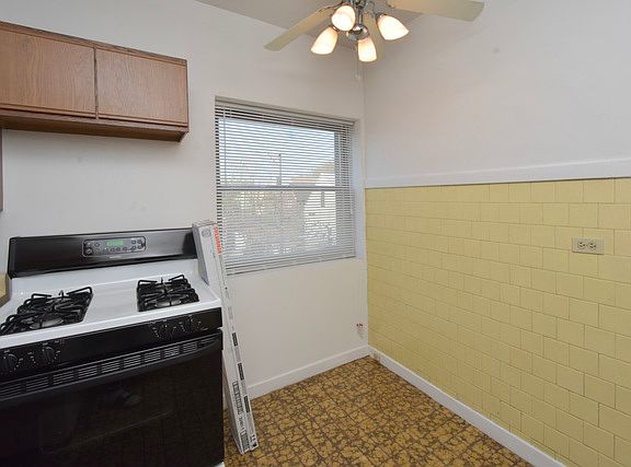 5th image of 3615 N Paulina St APT 2C