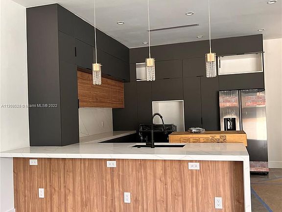 2nd image of 4629 SW 32nd Ave #3C