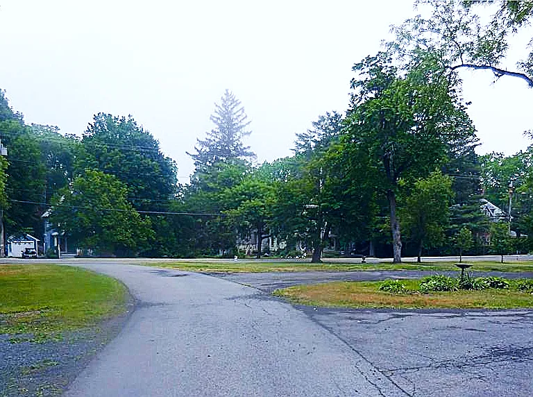 41 Willow Ave — Photo 2