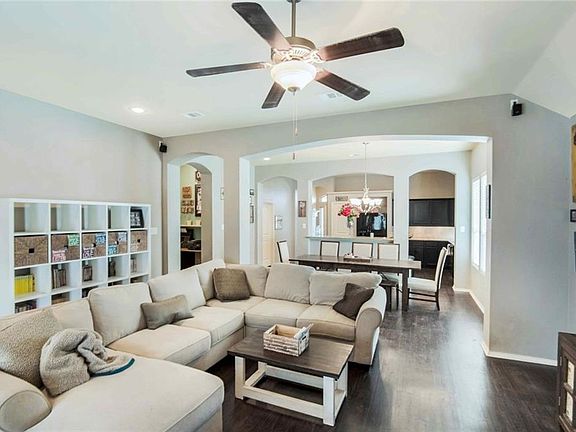 4th image of 704 Caddo Trl
