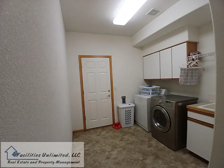 3402 Green Spring Dr — Photo 15