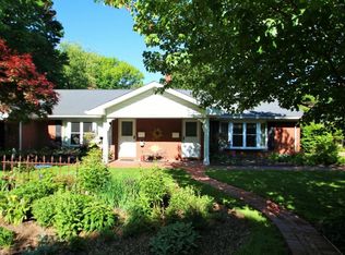 7570 Hollycroft Ln, Mentor, OH 44060