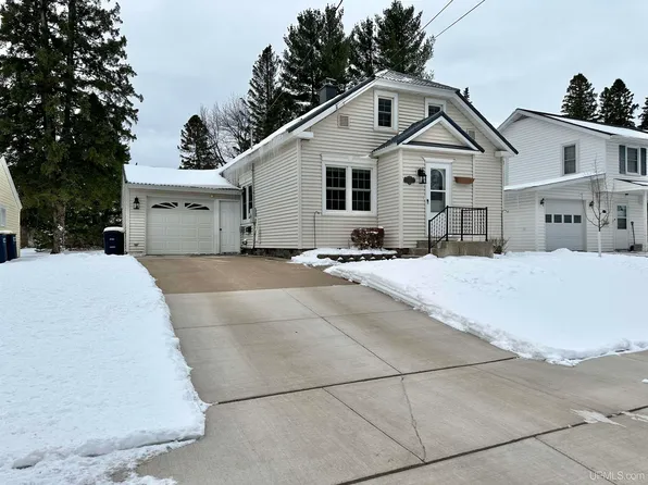 149 E Francis St, Ironwood, MI 49938